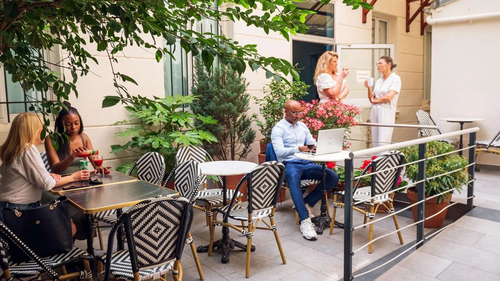 Ibis Styles Batignolles Париж
