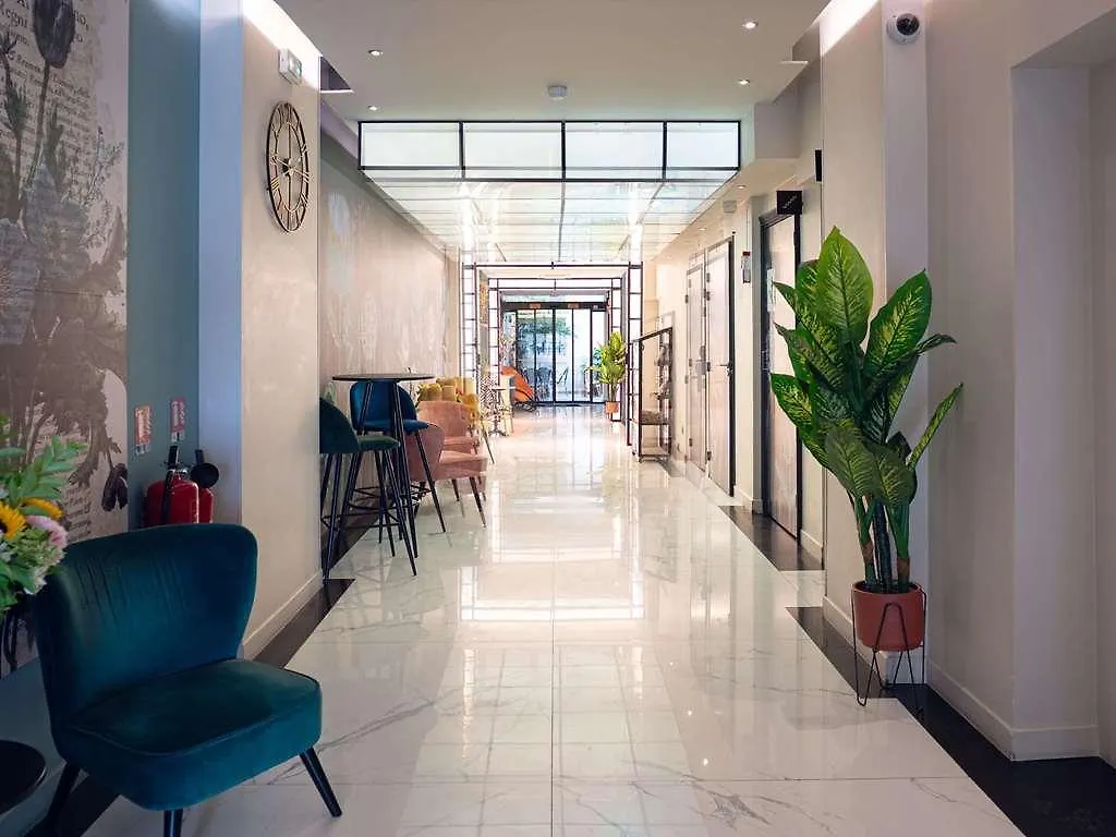 Ibis Styles Batignolles Отель Париж