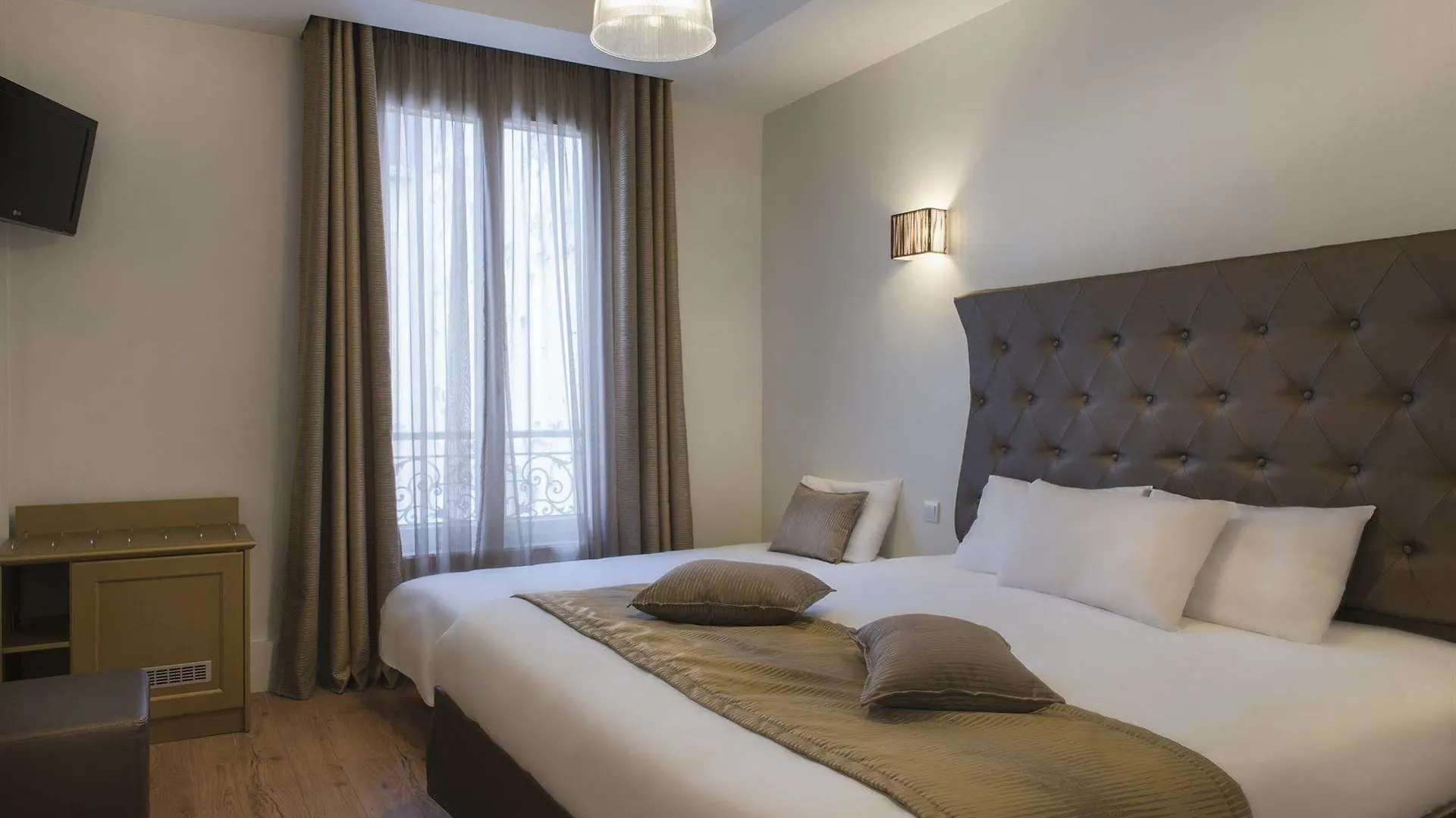 Ibis Styles Batignolles Отель 3*