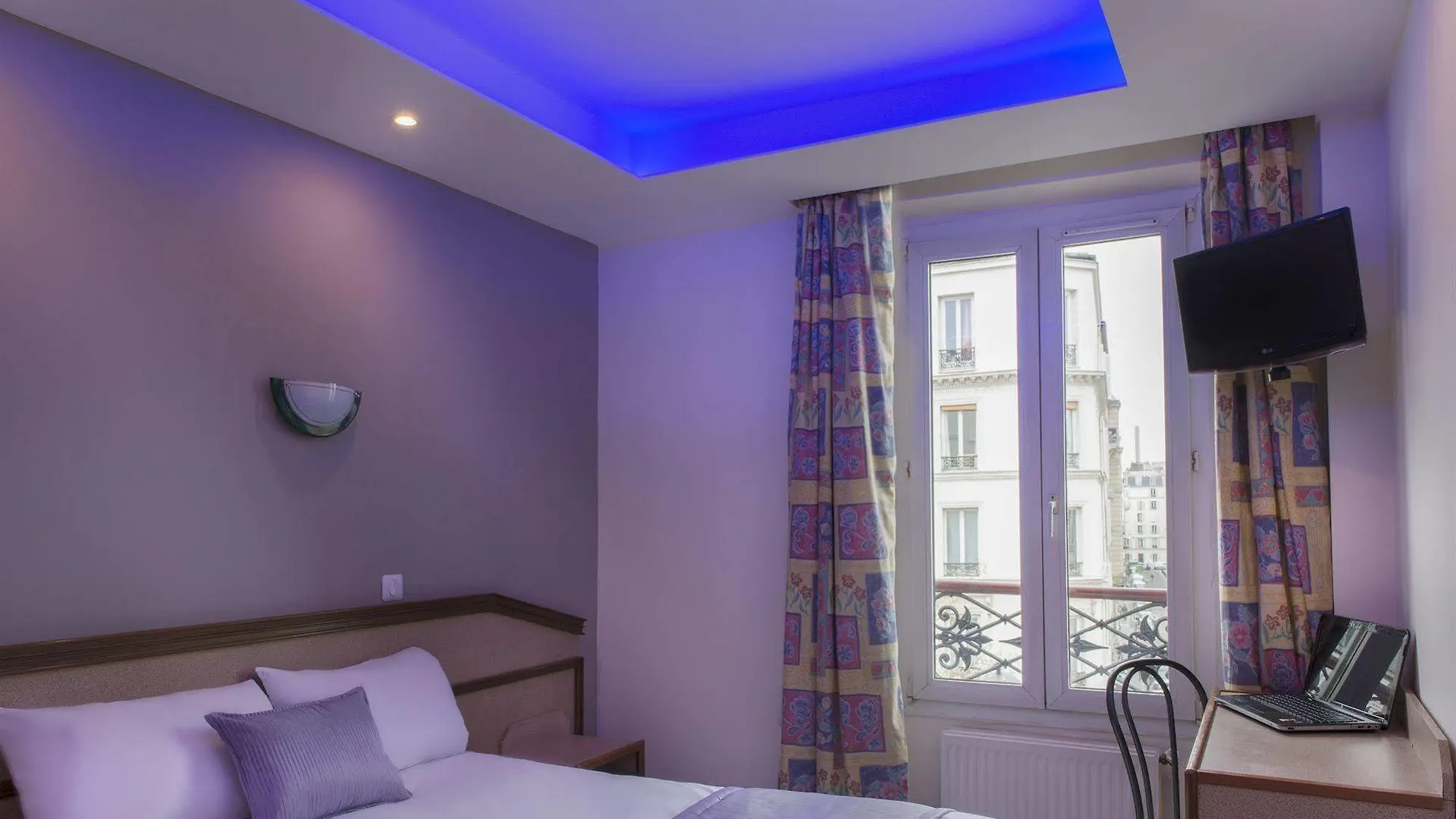Отель Ibis Styles Batignolles 3*