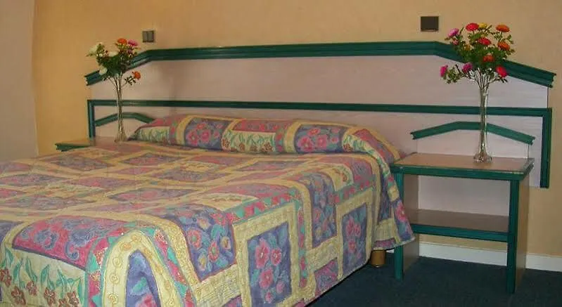 Отель Ibis Styles Batignolles 3*