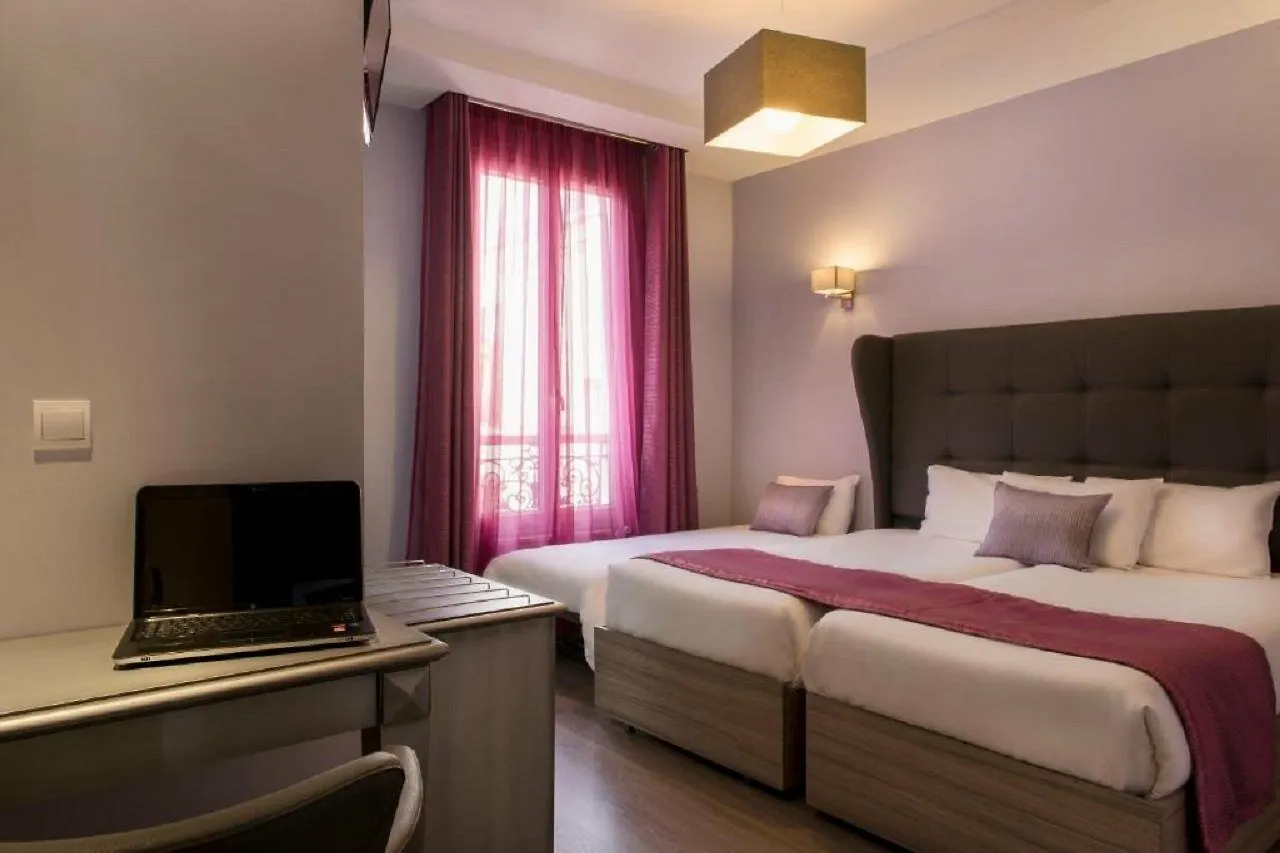 Отель Ibis Styles Batignolles 3*